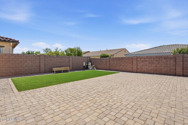Building Photo - 10631 E Thatcher Ave