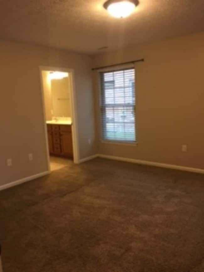 Building Photo - 321 Lauren Cir Dr
