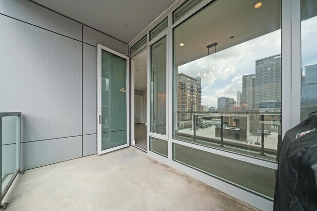 Building Photo - 360 W Erie St