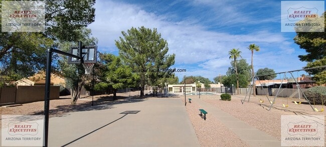 Building Photo - Los Reales & Cardinal area 2/2 with A/C & covered parking