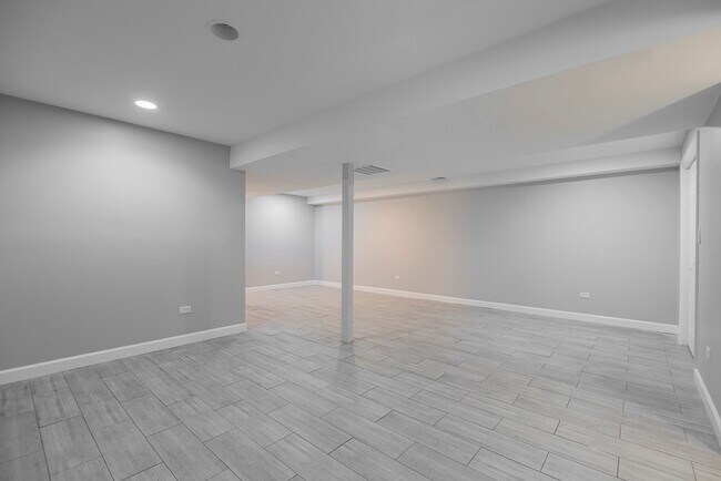 Building Photo - 1906 W 17th St