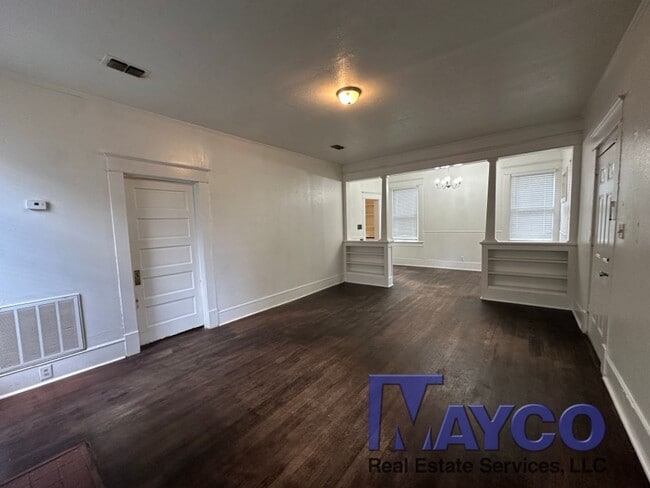 Building Photo - 2 bedroom 1 bath house in Highland!