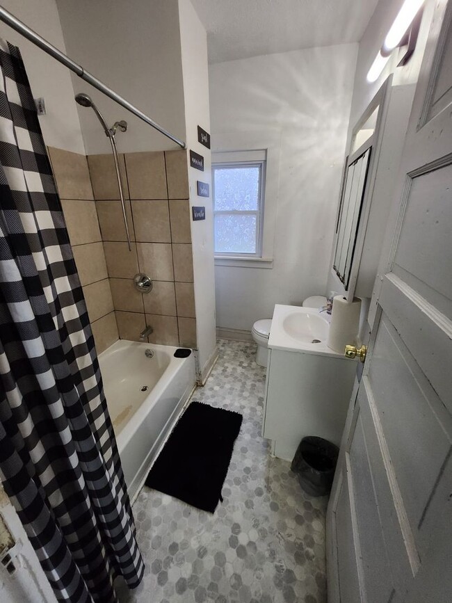 Building Photo - 1856 Lampson Rd