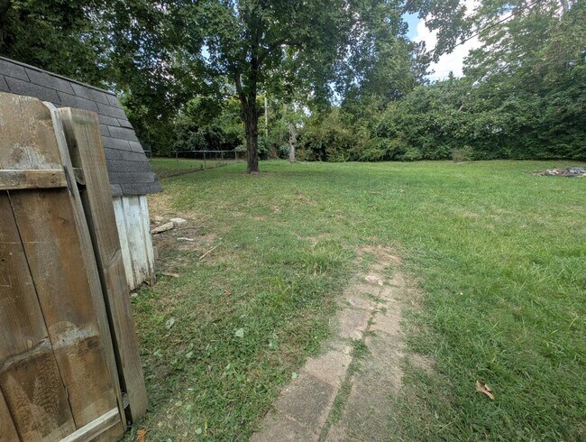 Building Photo - 105 Woodland Park Cir