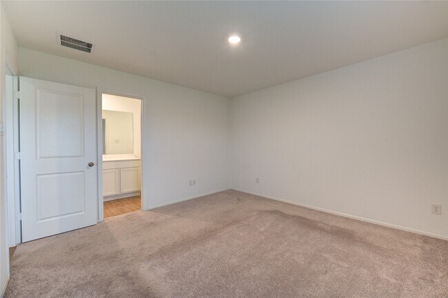 Building Photo - 3110-3110 Spanish Oak Ln