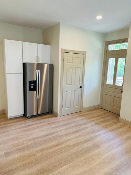 Kitchen - 514 Delta Ave