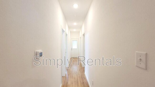 Building Photo - Gordon 3304