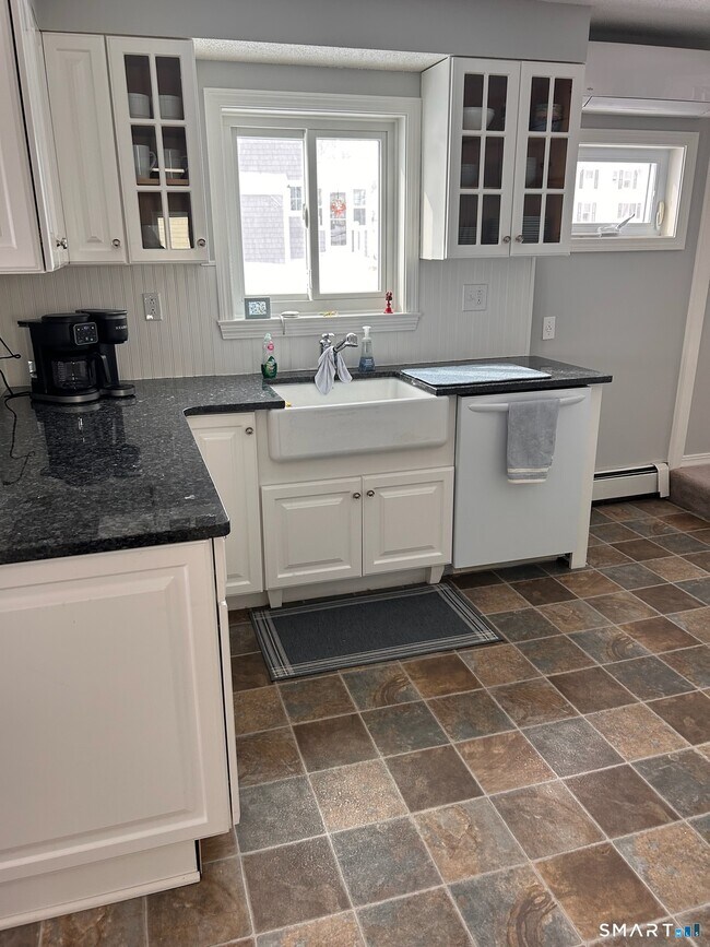 Building Photo - 22 Indianola Rd