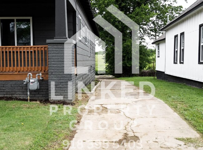 Building Photo - Beautifully Updated 3-Bedroom Home Near Downtown Tulsa