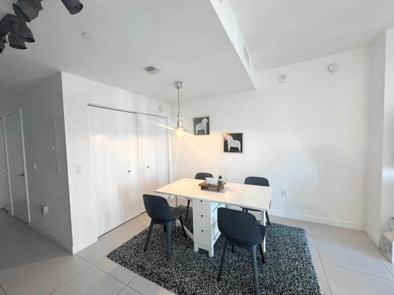 Building Photo - 5350 NW 84th Ave