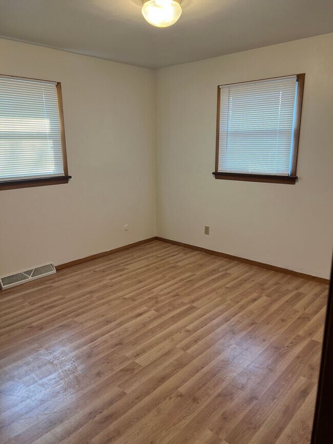 Building Photo - 4874 E Lawn Dr