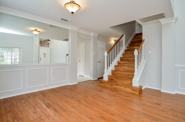 Building Photo - 1206 Green Knoll Dr