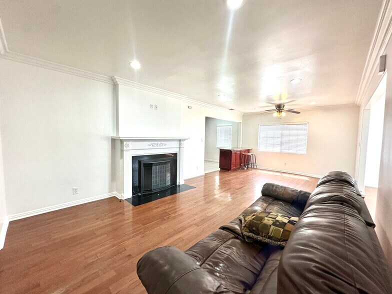 Building Photo - 8026 Hinds Ave