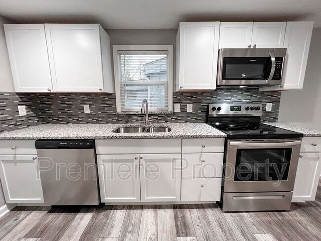 Building Photo - 611 N Hocker Ave