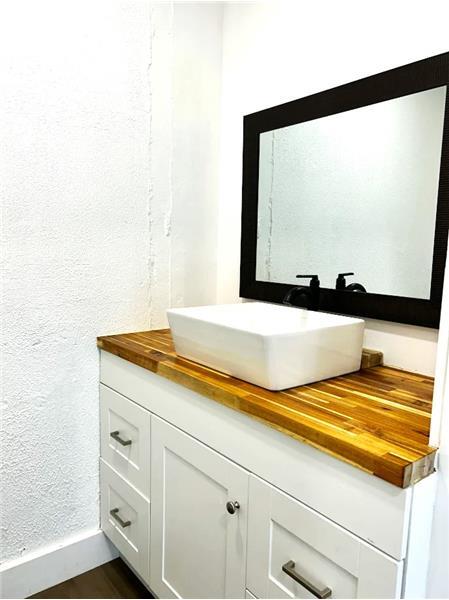 Building Photo - 214 Main St