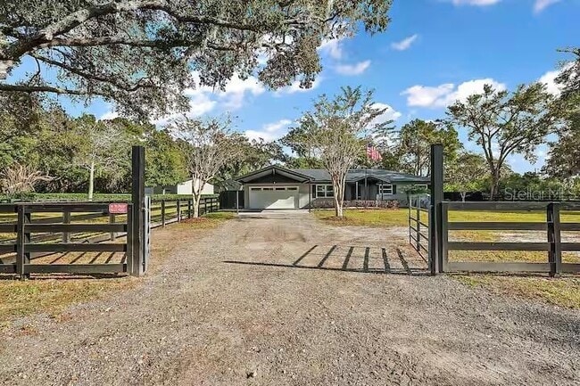 Building Photo - 33736 E Lake Joanna Dr