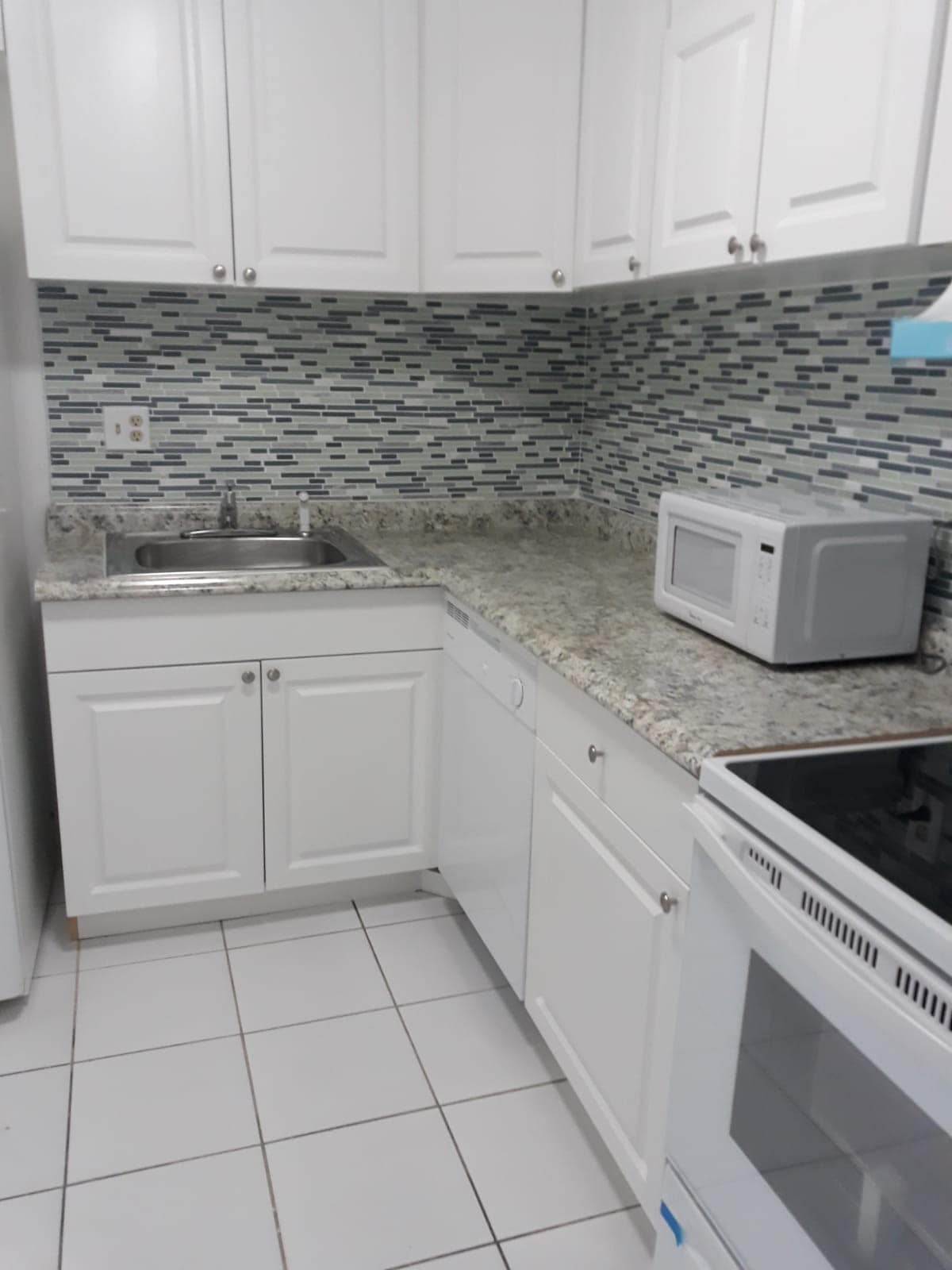 Kitchen - 16751 NE 9th Ave