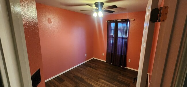 Building Photo - 807 Sabinas St