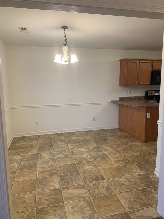 Building Photo - 3 Bedroom Rental on Cul-De-Sac!