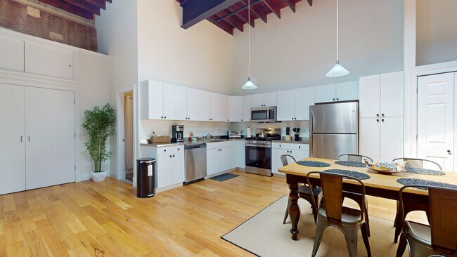 Building Photo - 19 Stanhope St