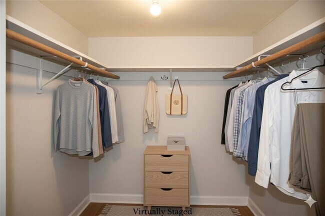 Building Photo - 1902 Woodsman Dr