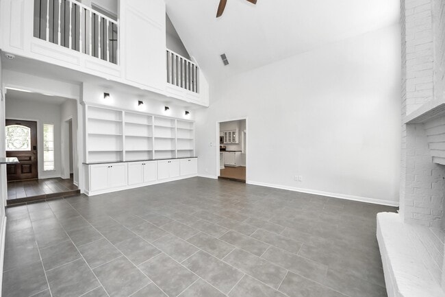 Building Photo - 5310 Oak Cove Dr