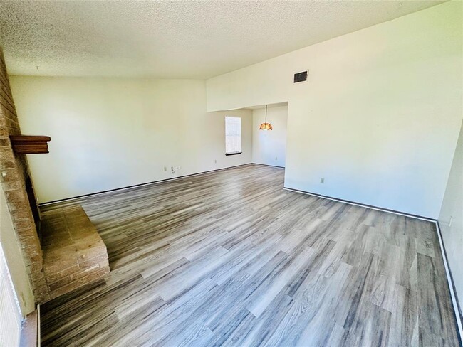 Building Photo - 12213 Dundee Dr
