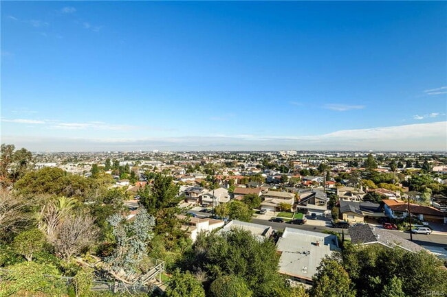 Building Photo - 3923 Mesa St