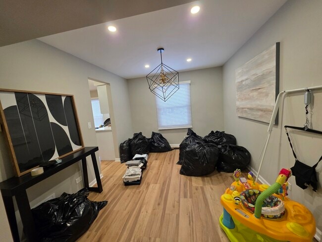 Building Photo - 713 Old Post Rd