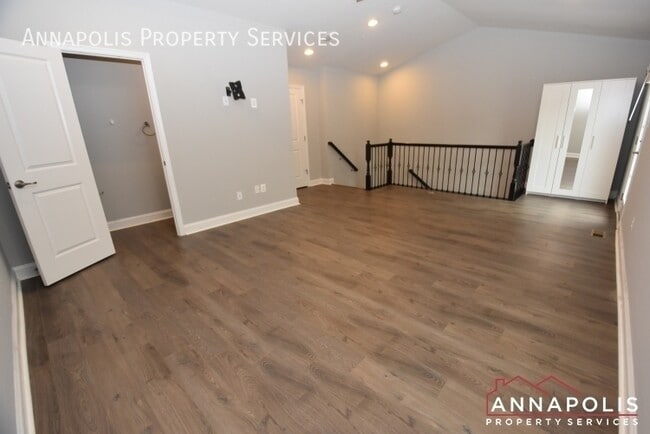 Building Photo - 2625 Smooth Alder St