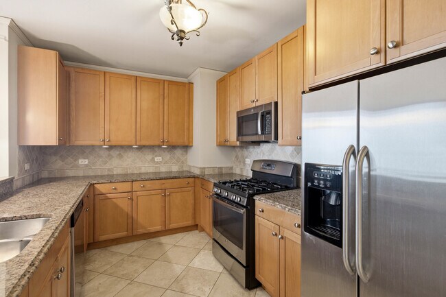 Building Photo - 201 N Westshore Dr