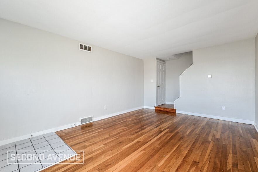 Building Photo - 536 Burton Dr