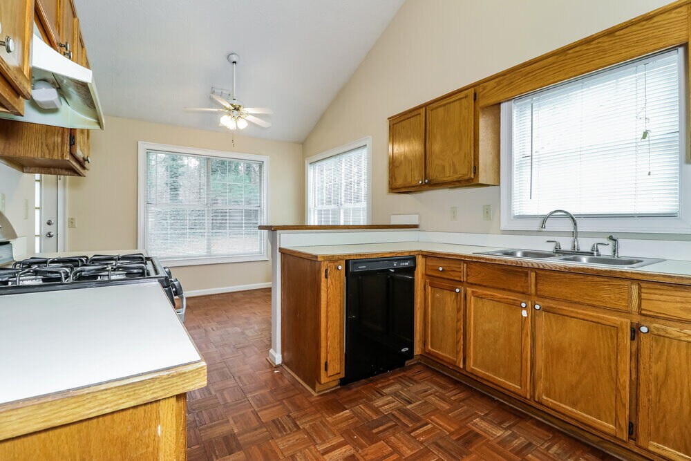 Building Photo - 641 Marble Arch Ave