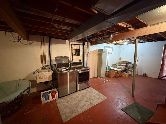 Building Photo - 2 Bed 1 Bath Side By Side Duplex in Port Edwards