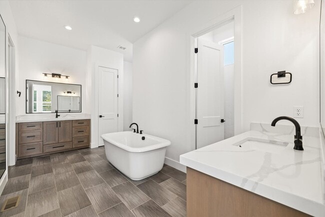 Building Photo - Luxury 5-Bed + Bonus + RV Garage Home for Lease in Dry Creek Ranch