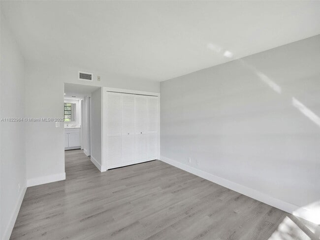 Building Photo - 3700 Oaks Clubhouse Dr