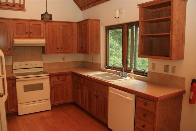 Building Photo - 225 Brigham Tavern Rd