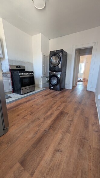 Building Photo - 806 Kennedy Blvd