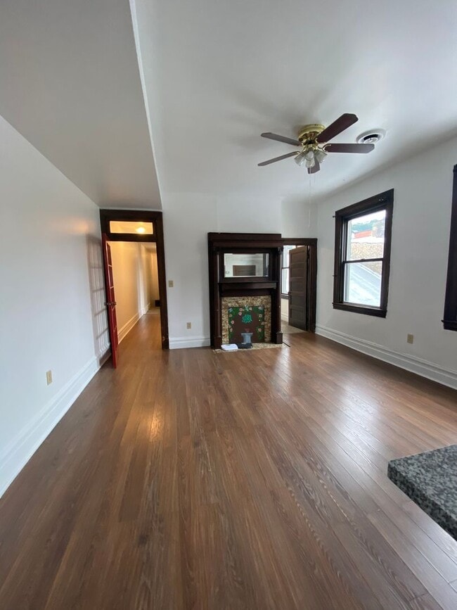 Building Photo - 1309 E Carson St
