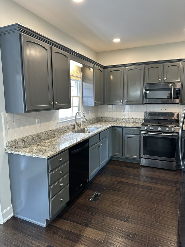 Building Photo - 580 Wisteria Dr