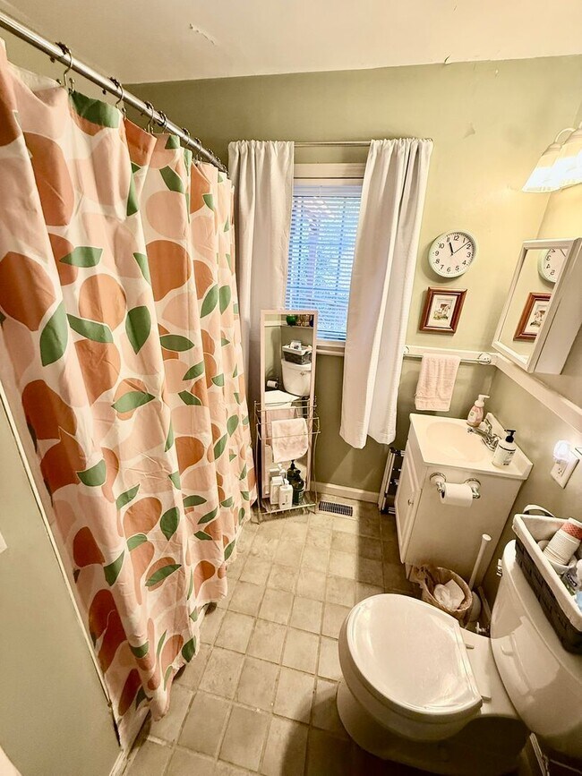 Building Photo - 130-140 Marion Dr