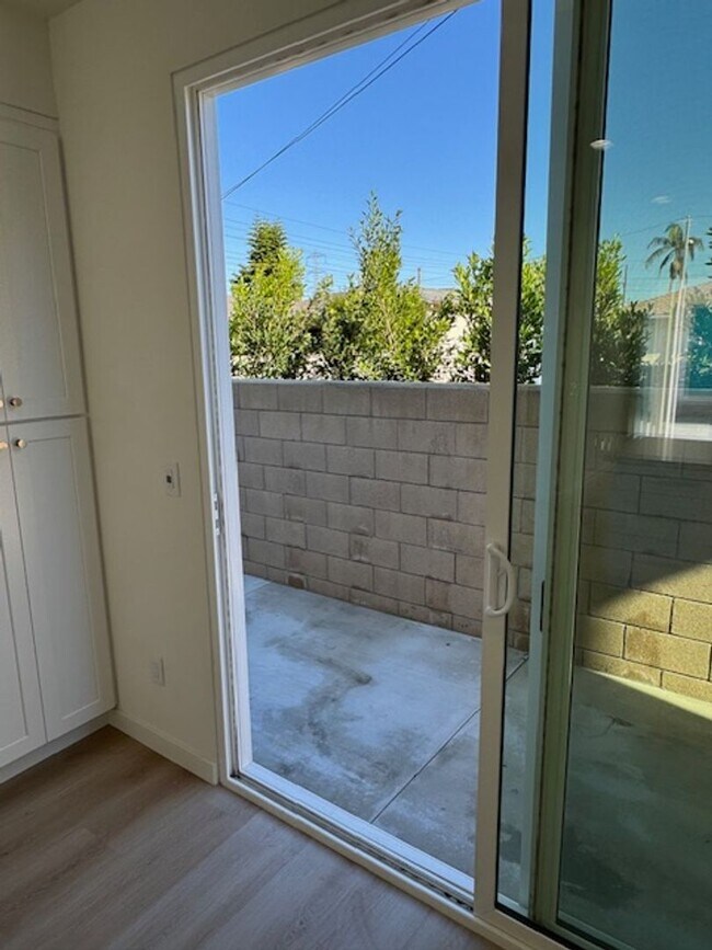 Building Photo - 6170 Briercrest Ave