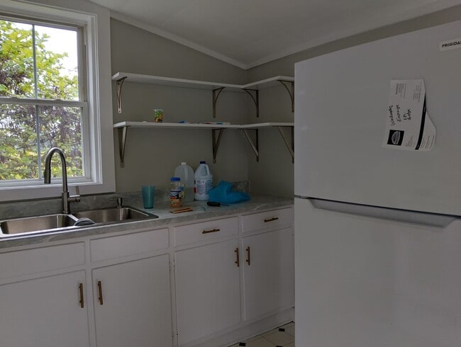 Building Photo - Adorable farmhouse ready for new long term tenants!  Available Now