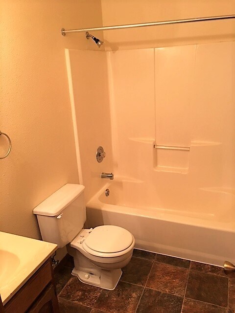 Building Photo - DUPLEX IN POST FALLS (APP#4)