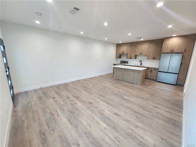 Building Photo - 7126 Matilija Ave