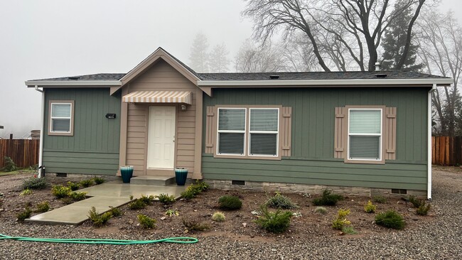 Building Photo - Newer Manufactured home  Paradise Location, 2 bed 2 bath, with office