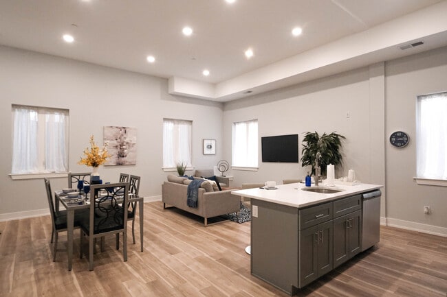 Primary Photo - 1022 Wood St