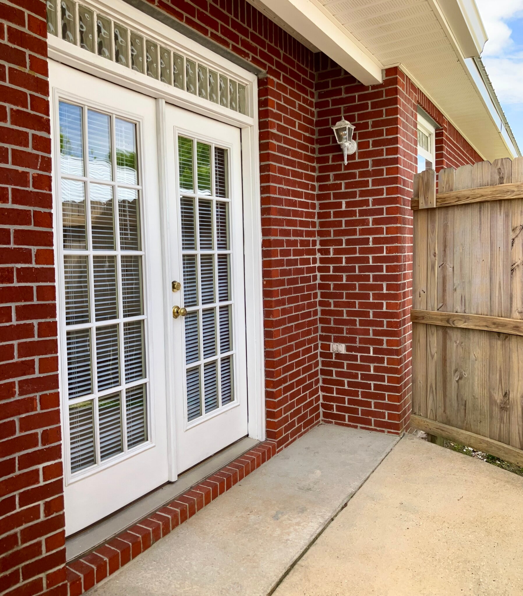 Building Photo - 912 Singley Ave