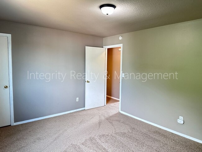 Building Photo - 17657 Ponderosa Ave