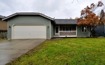 Building Photo - 3 bed 2 bath Rancher
